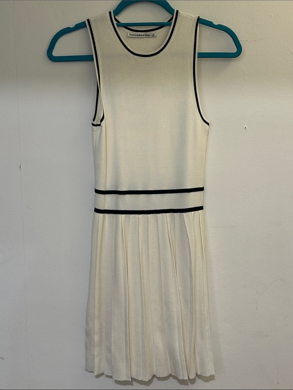Abercrombie & Fitch Cream Sleeveless Pleated Knit Dress with Black Trim